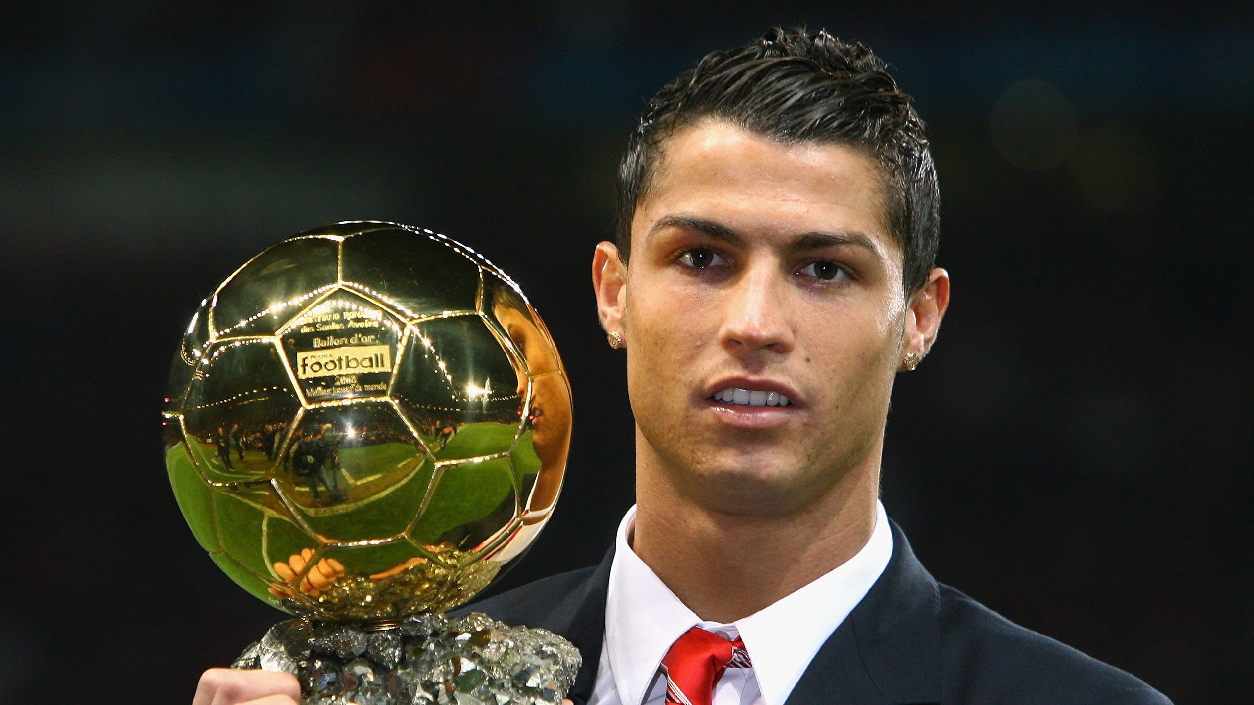 爱游戏体育在线app-法甲倍感压力，球迷反应热烈，2022法甲比赛用球