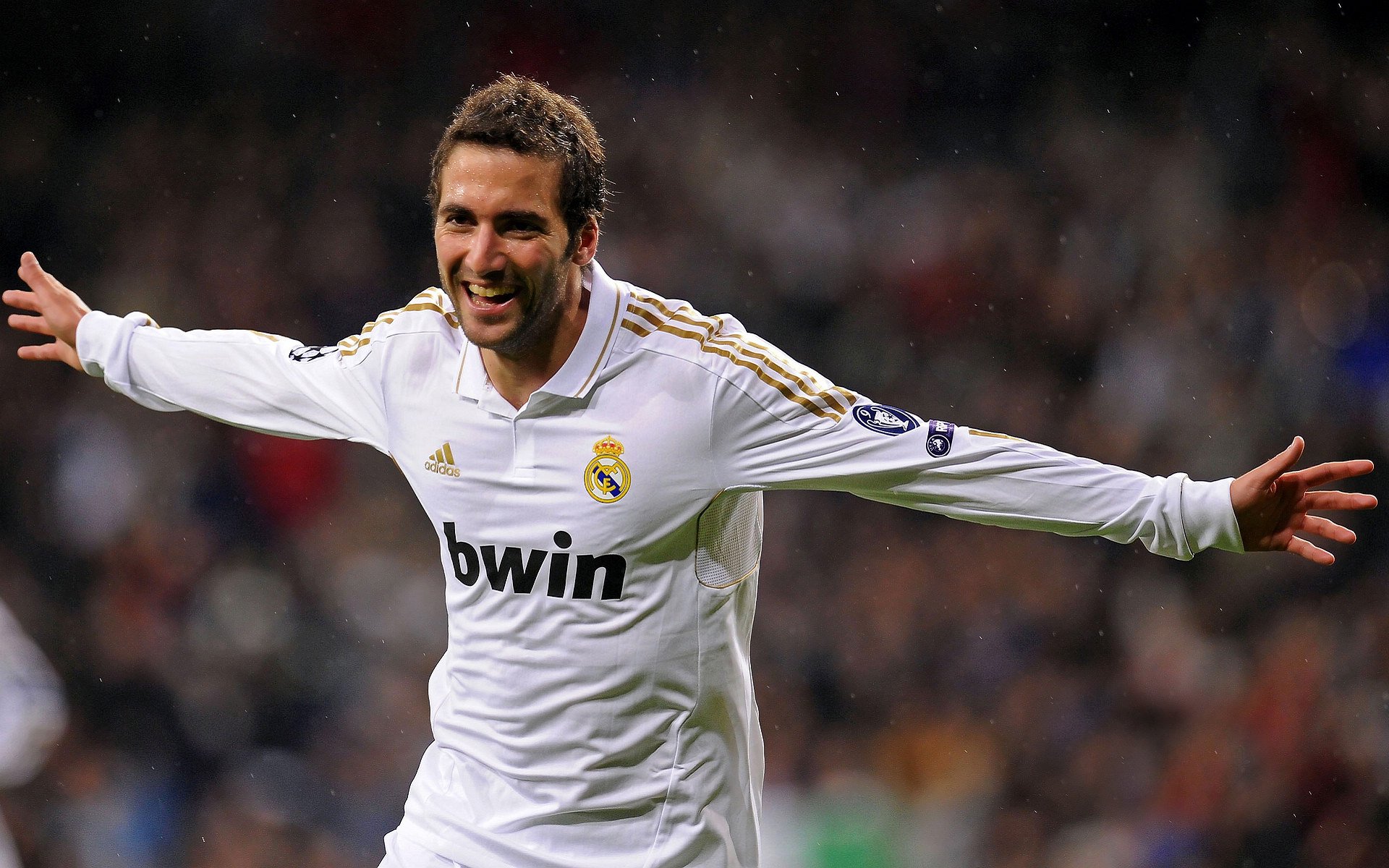 爱游戏电竞-赛车新星李浩东勇夺澳门格兰披治冠军，歌手 李浩